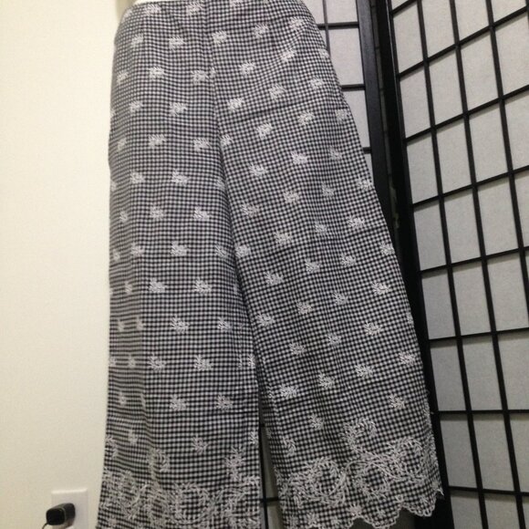 5/$15| Unused Cute Embroidered Like Floral Scallop Hem Wide Leg Back Zippered P… - Picture 14 of 16